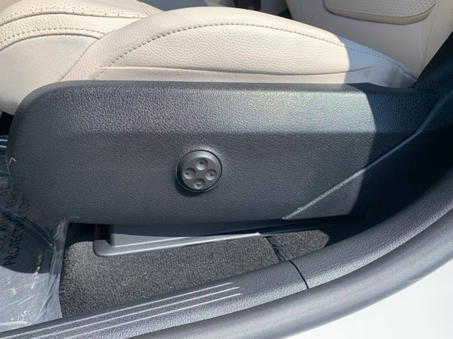 Used 2023 Mercedes-Benz GLC 300 4MATIC image 13