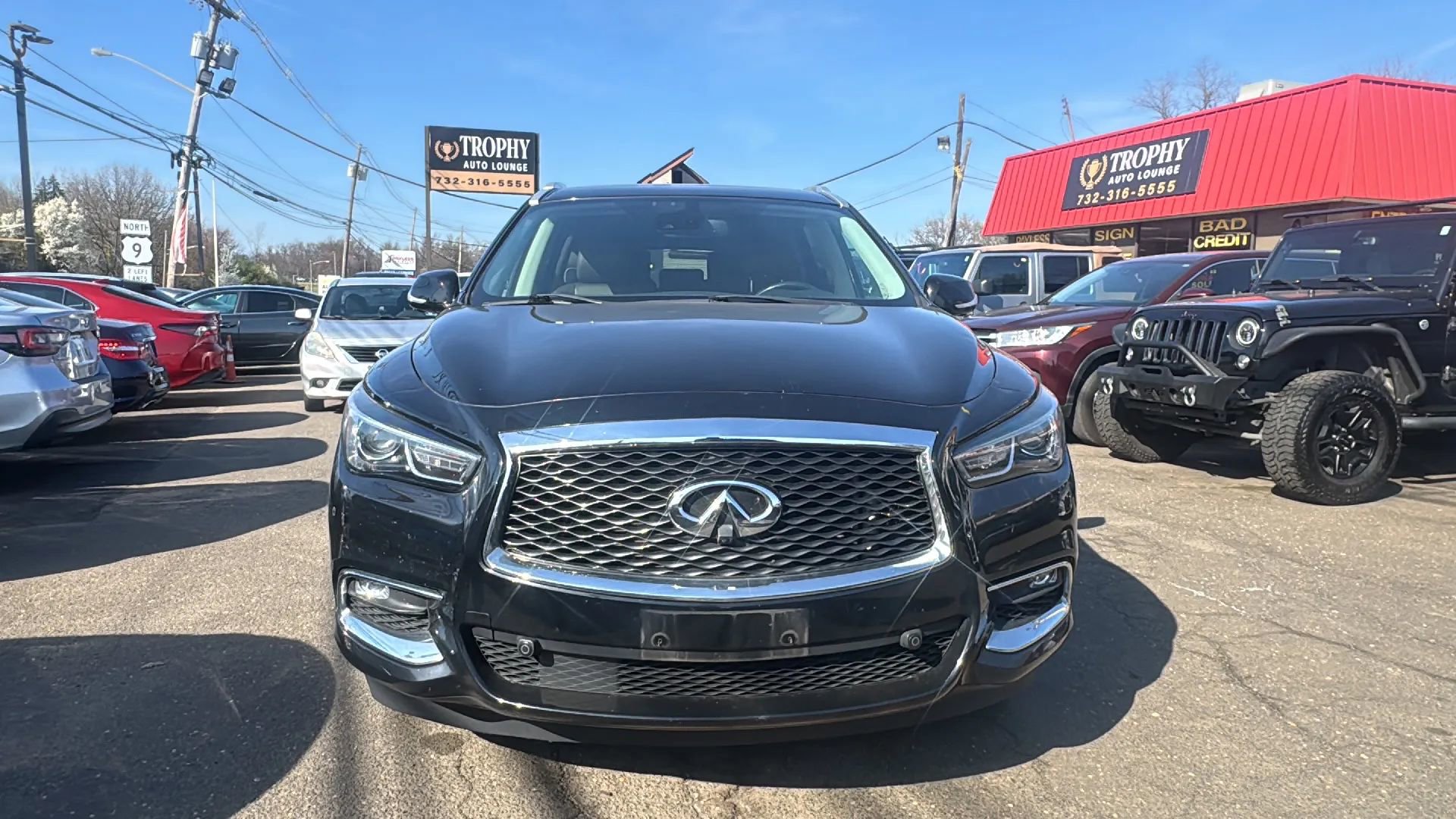 Used 2019 INFINITI QX60 Luxe w/ Essential Package image 2
