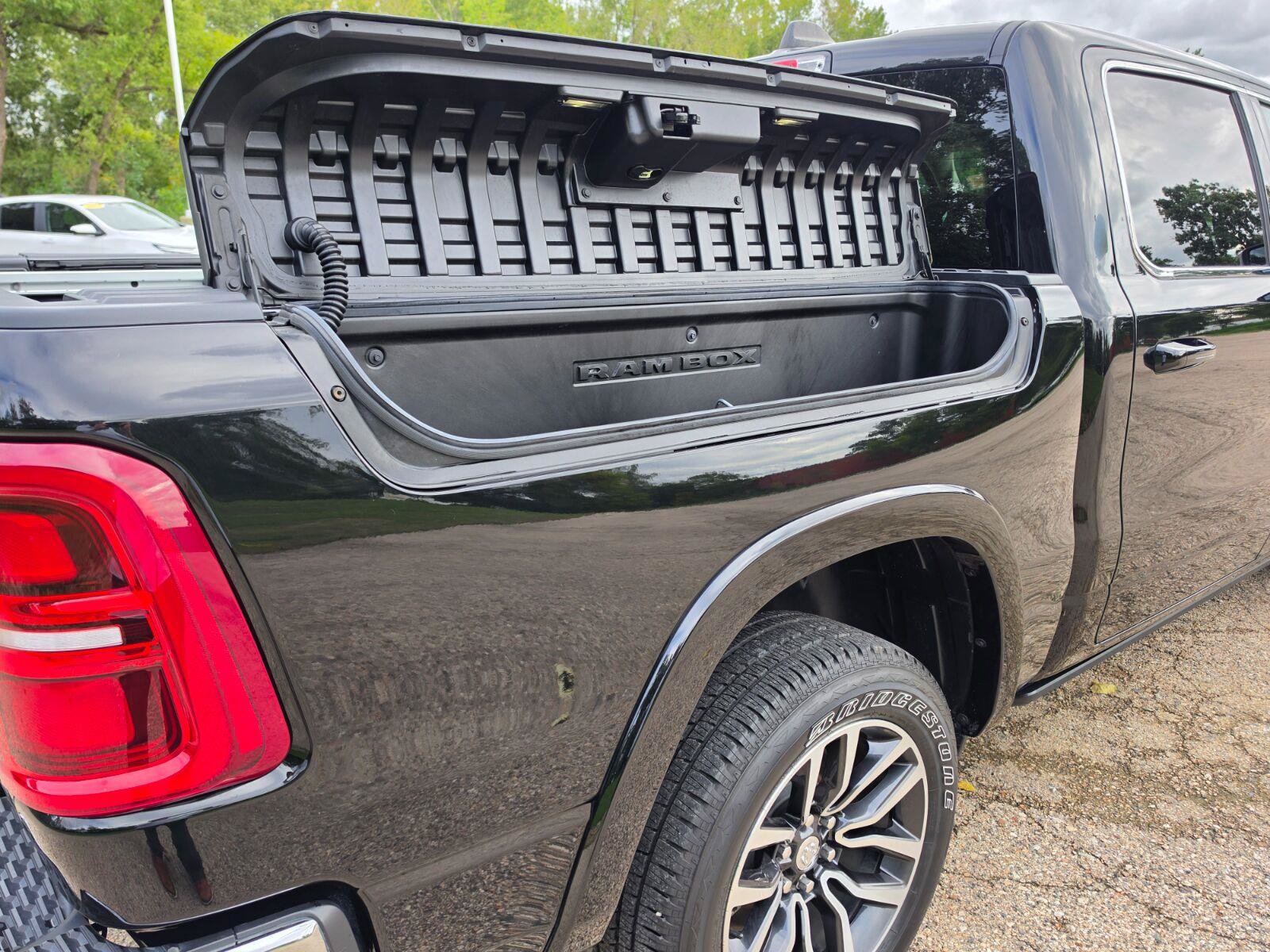 Used 2025 RAM 1500 Limited AWD/4WD image 18