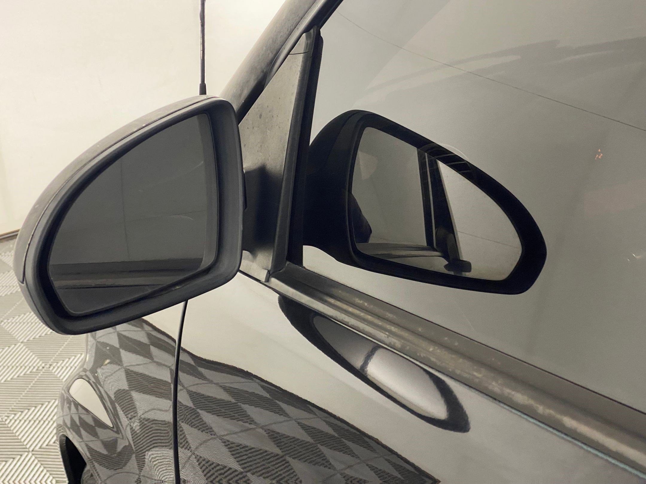 Used 2015 smart fortwo passion image 23