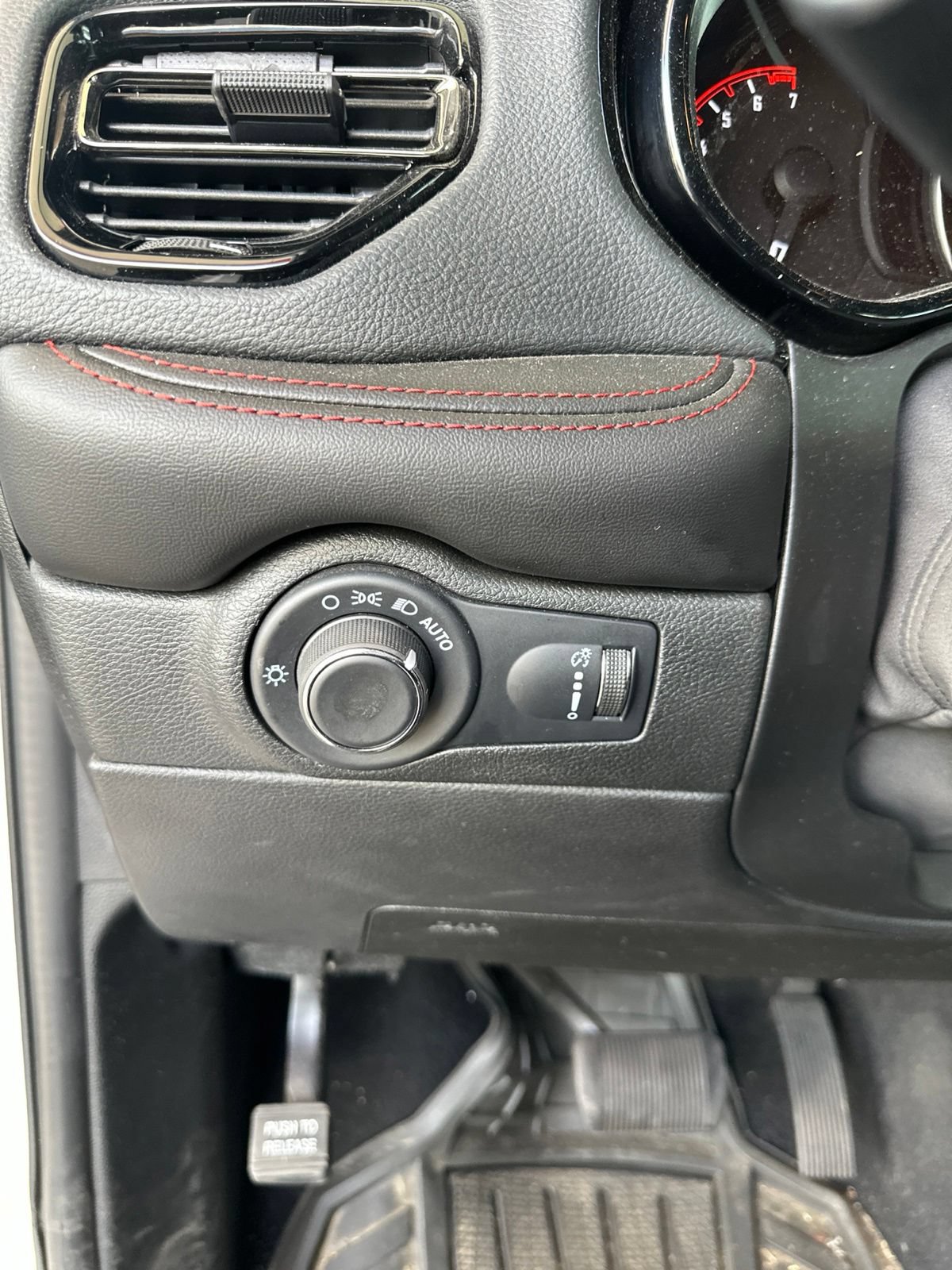 Used 2024 Dodge Durango GT RWD image 26