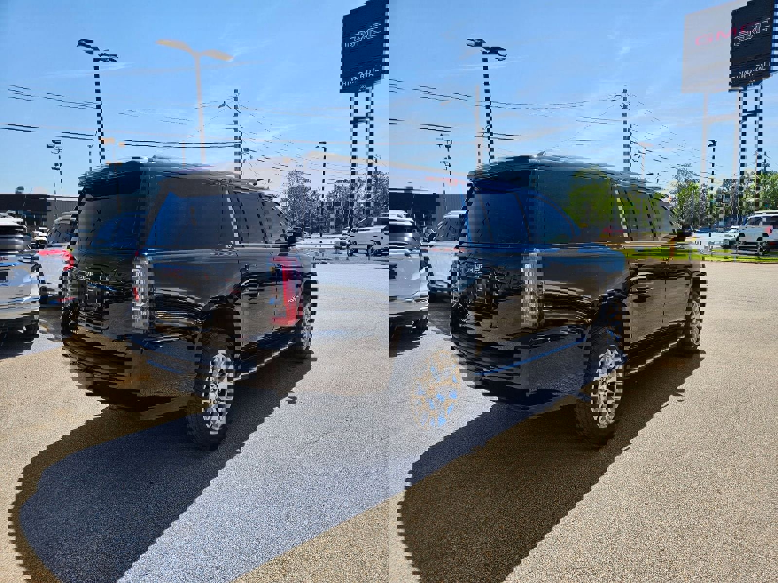 Used 2019 GMC Yukon XL SLT w/ Open Road Package image 6