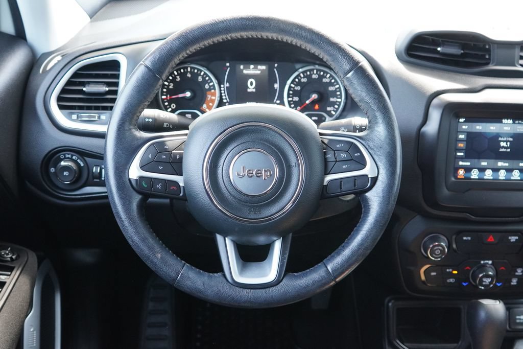 Used 2019 Jeep Renegade Latitude w/ Cold Weather Group FWD image 13