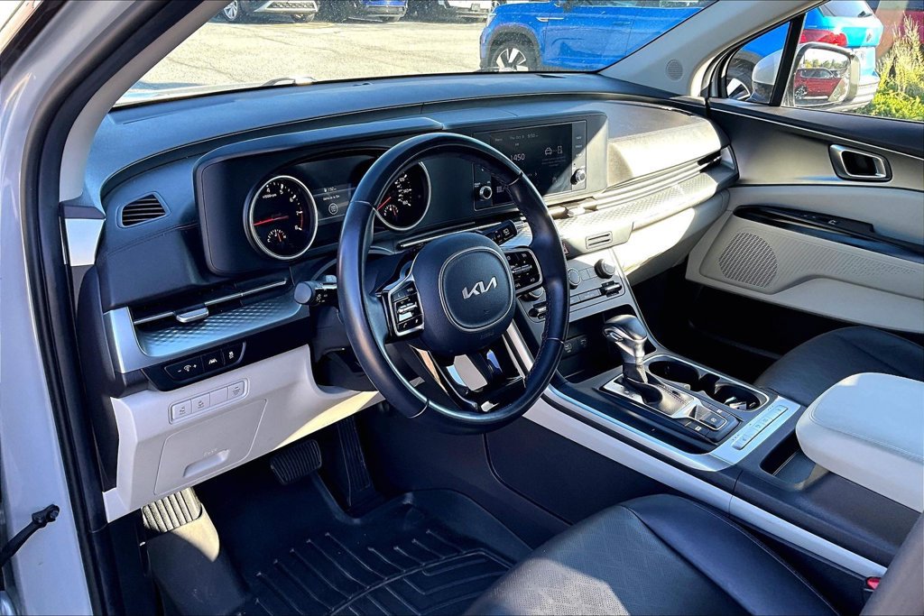 Used 2022 Kia Carnival LX FWD image 13