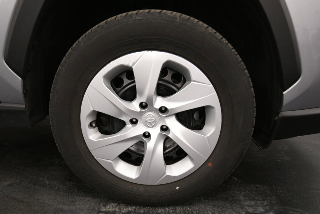 Certified 2024 Toyota RAV4 LE image 27