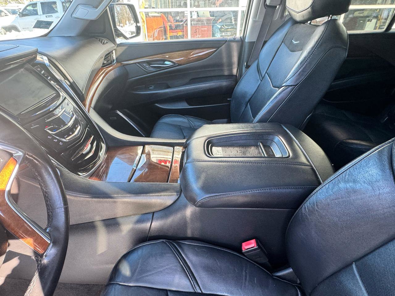 Used 2016 Cadillac Escalade ESV Luxury image 28