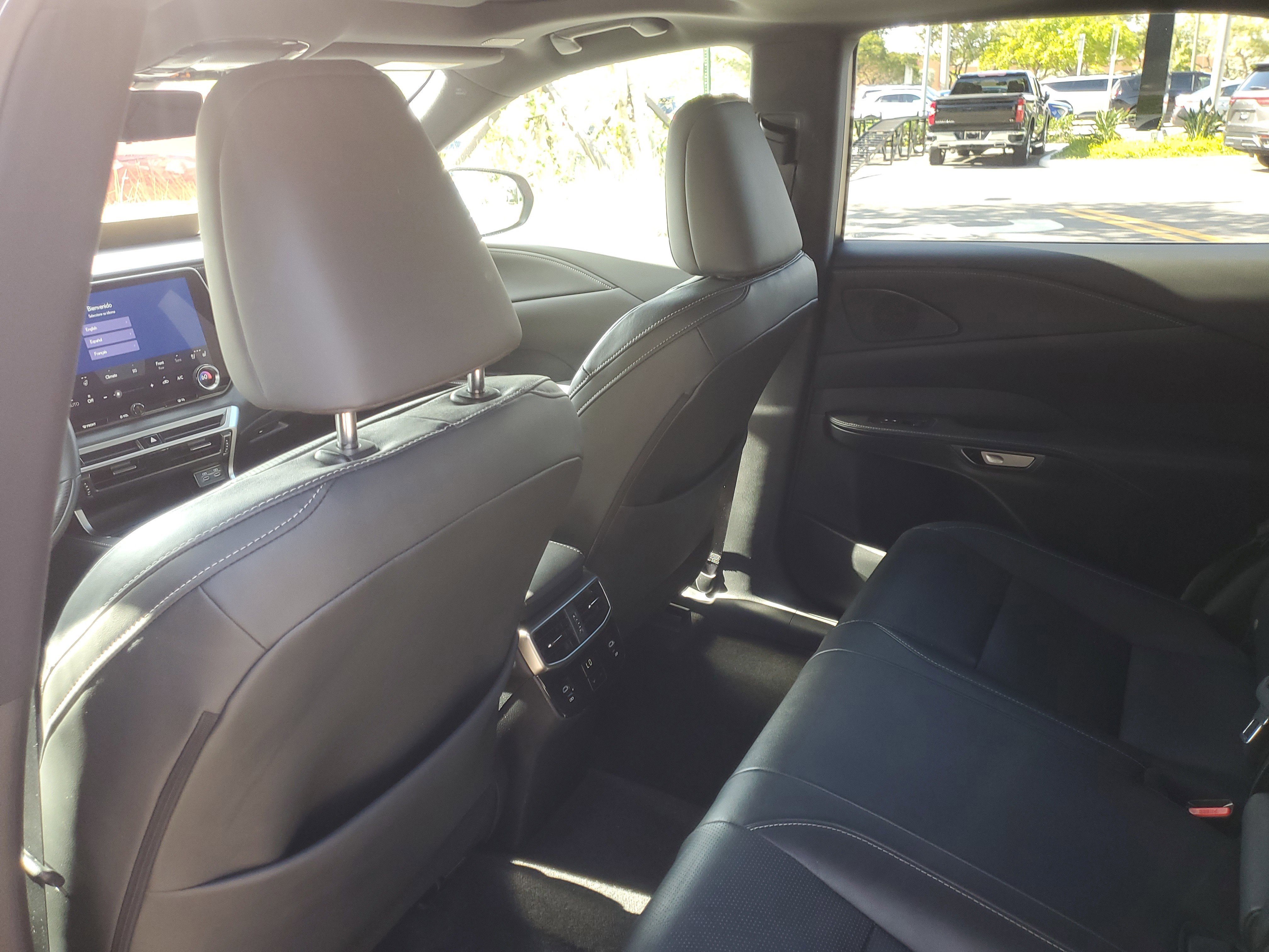 Used 2024 Lexus RX 350 AWD image 12