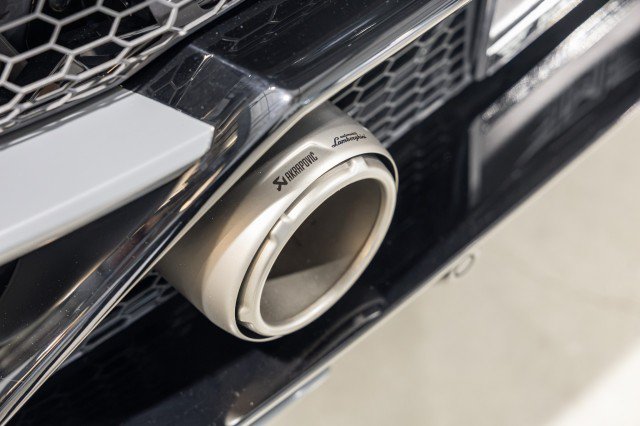 Used 2022 Lamborghini Huracan EVO RWD image 17