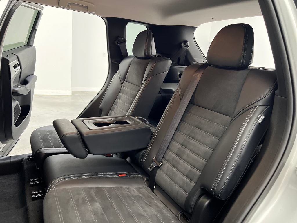 Used 2024 Mitsubishi Outlander SE AWD/4WD image 16