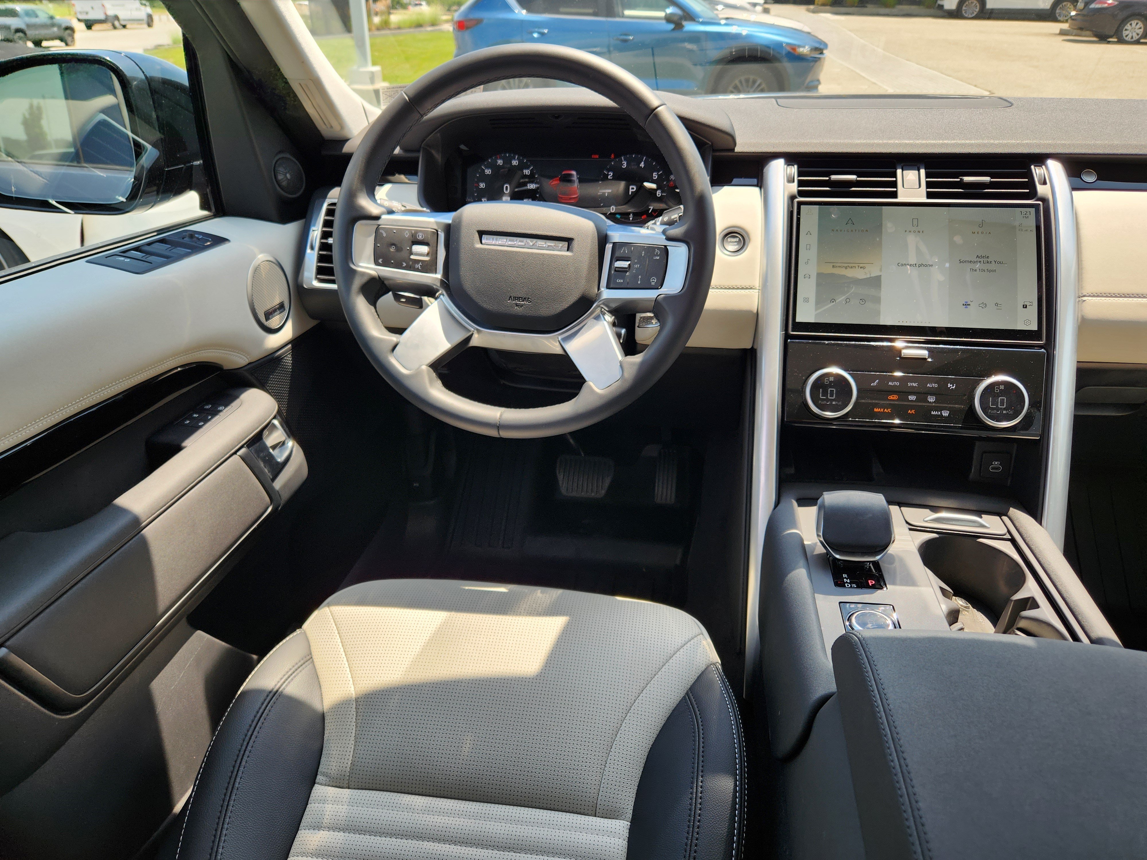 Certified 2025 Land Rover Discovery S AWD/4WD image 13