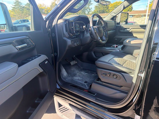 Used 2025 Chevrolet Silverado 2500 ZR2 w/ Technology Package AWD/4WD image 14