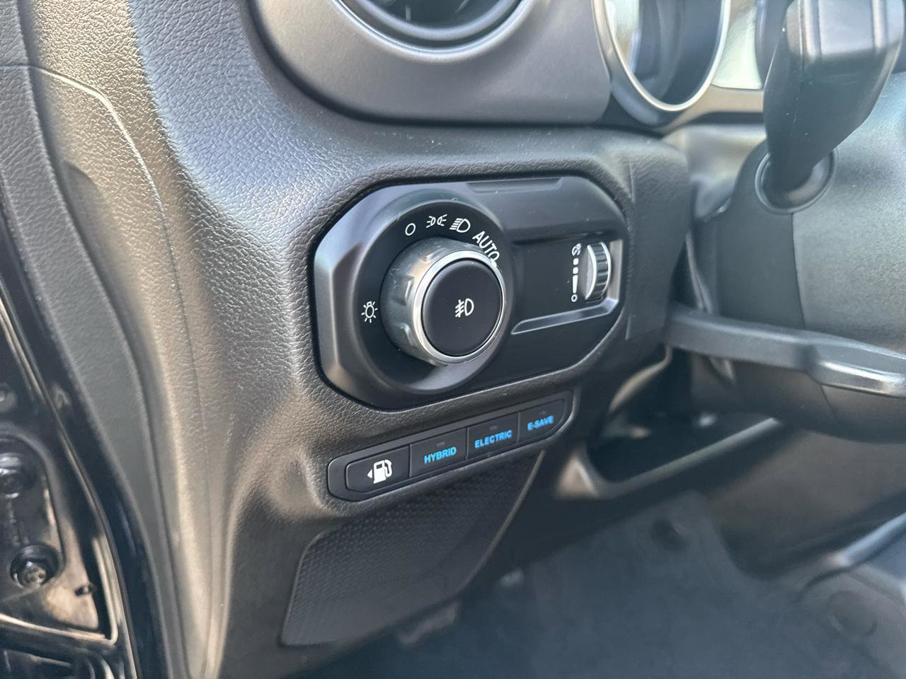 Used 2023 Jeep Wrangler Unlimited w/ Sun & Screen Package AWD/4WD image 26