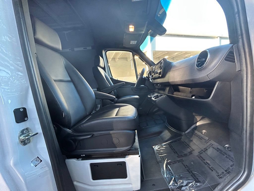 Used 2025 Mercedes-Benz Sprinter 2500 image 24