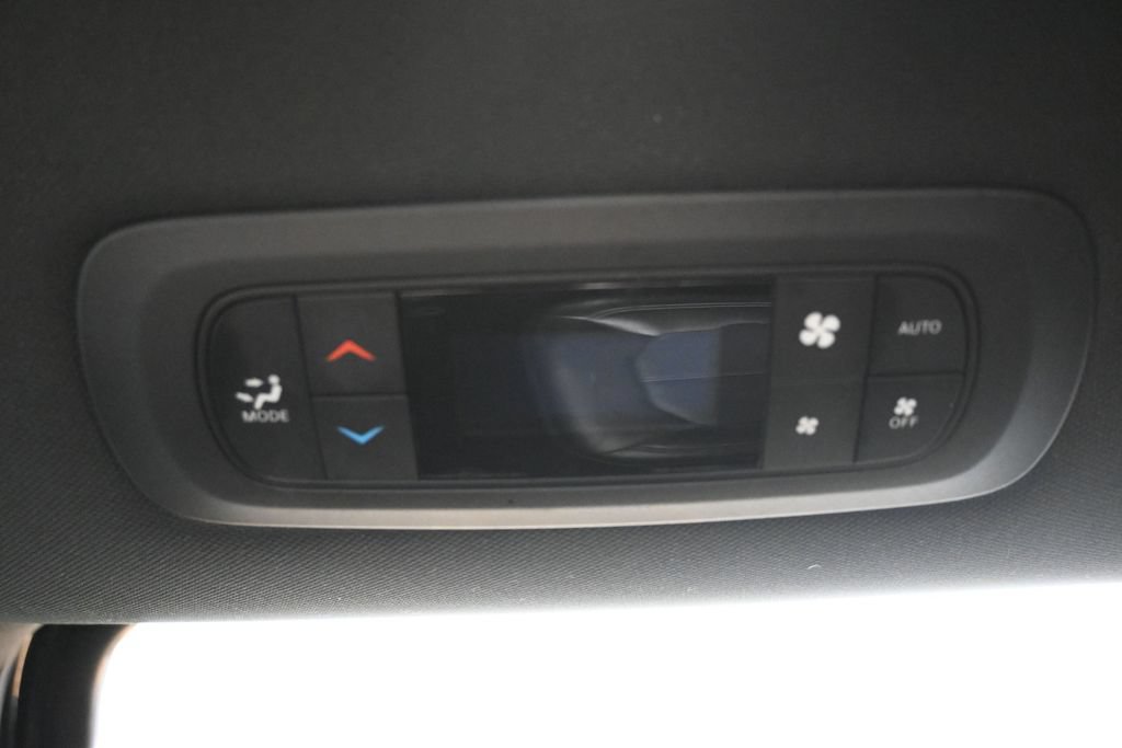 Used 2025 Chrysler Pacifica Select FWD image 24