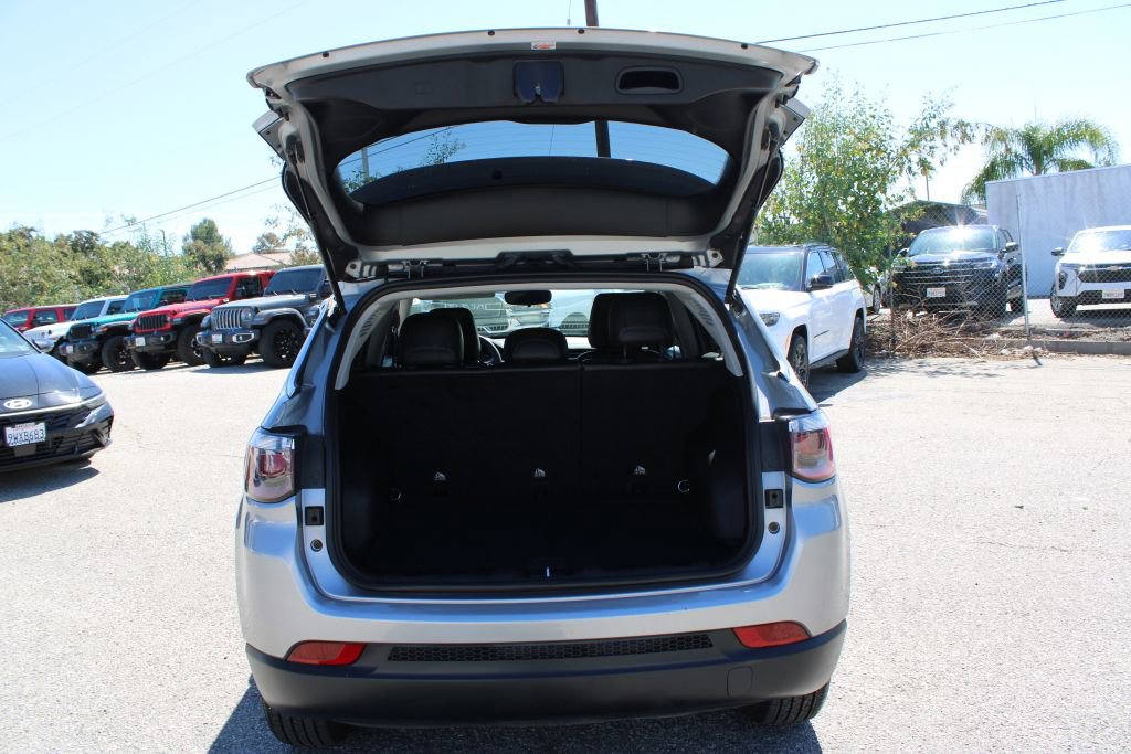 Used 2022 Jeep Compass Latitude image 10