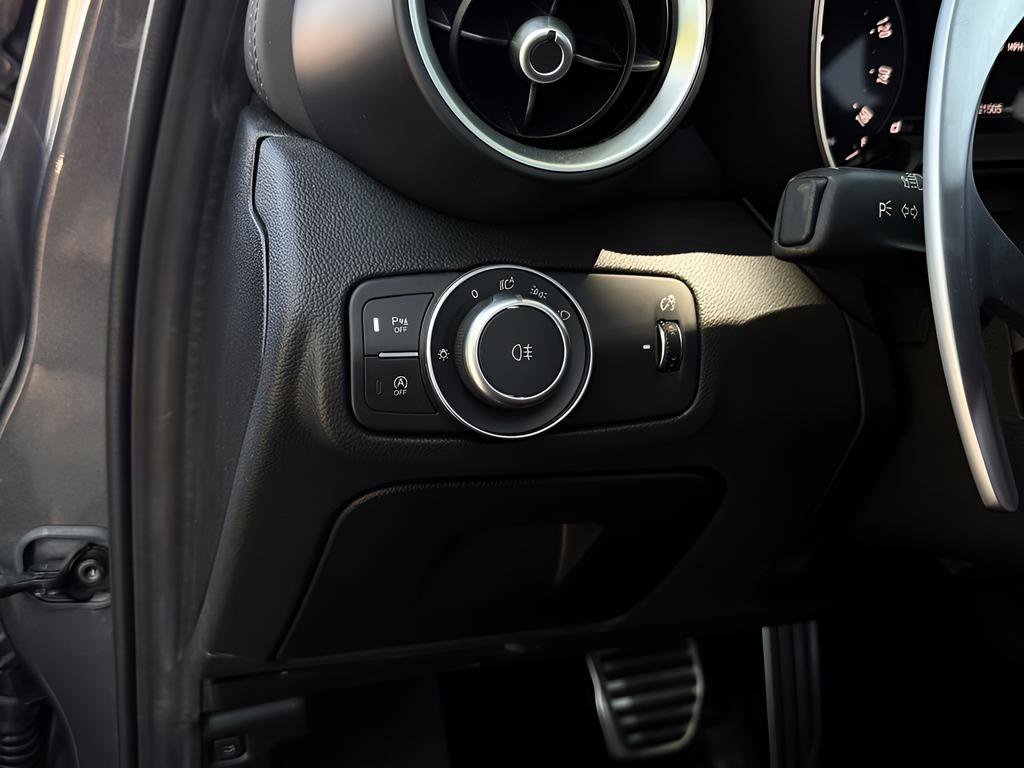 Used 2024 Alfa Romeo Giulia Veloce image 16