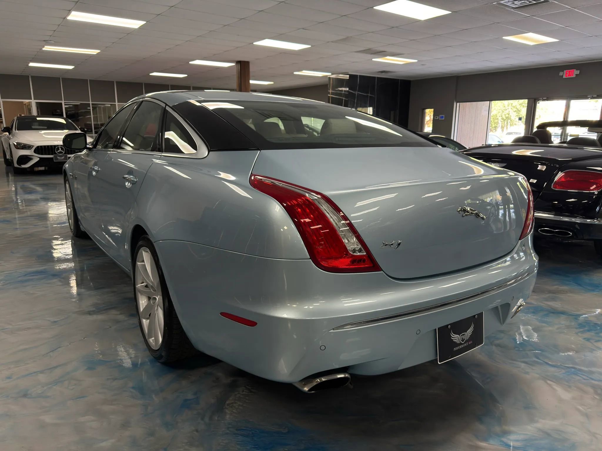 Used 2012 Jaguar XJ image 4