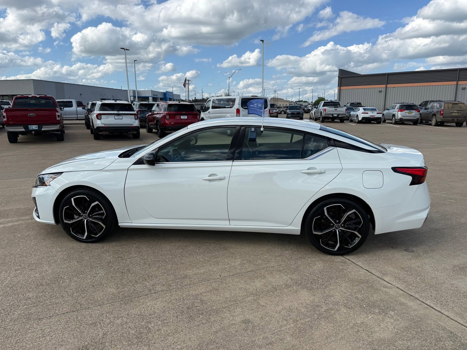 Used 2024 Nissan Altima 2.5 SR image 8