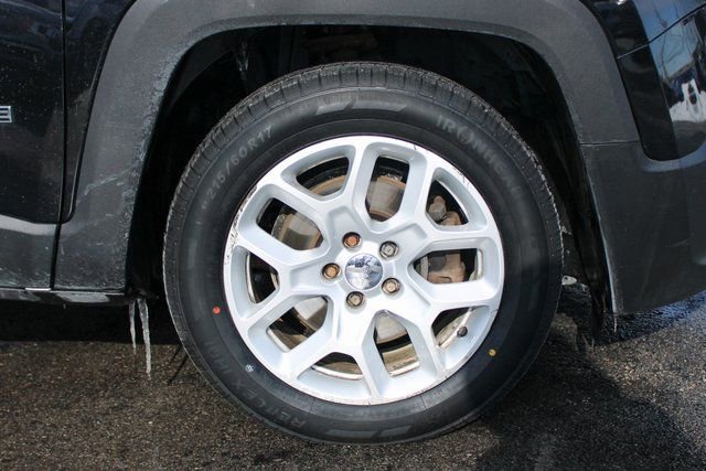 Used 2016 Jeep Renegade Latitude w/ Cold Weather Group FWD image 36