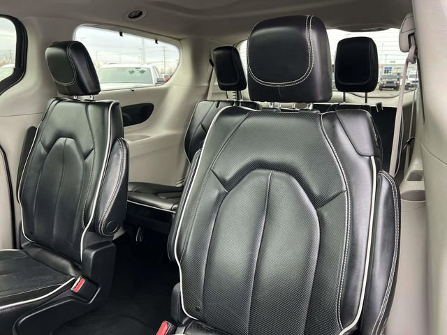 Used 2023 Chrysler Pacifica Limited image 30