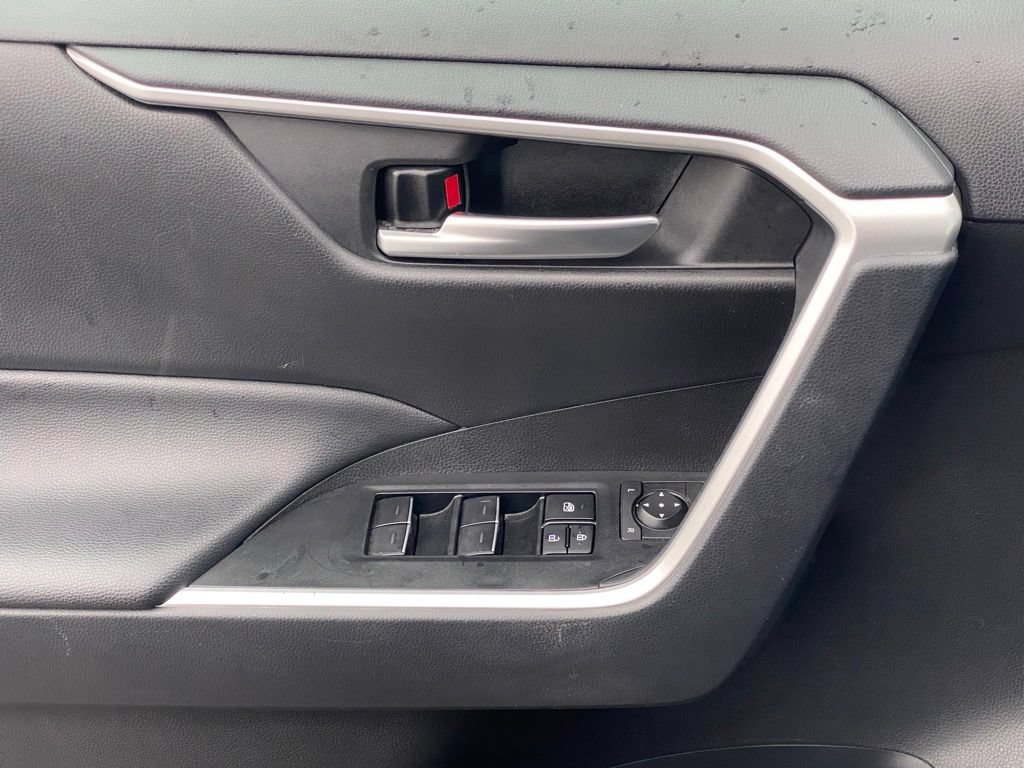 Used 2025 Toyota RAV4 XLE FWD image 19
