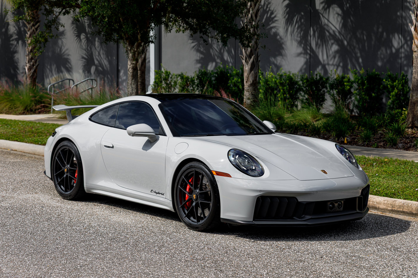 Used 2025 Porsche 911 GTS image 3