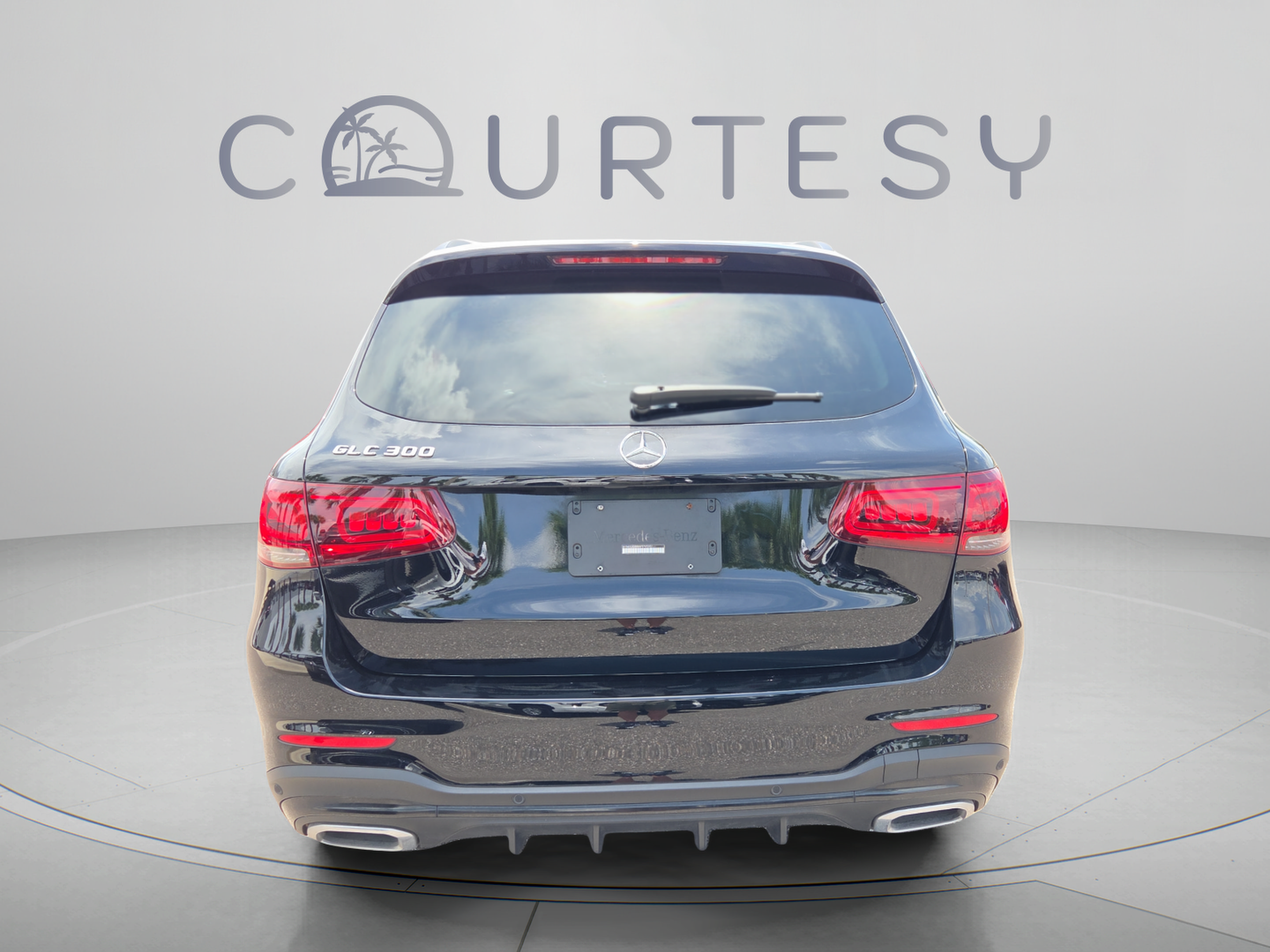 Used 2022 Mercedes-Benz GLC 300 image 4