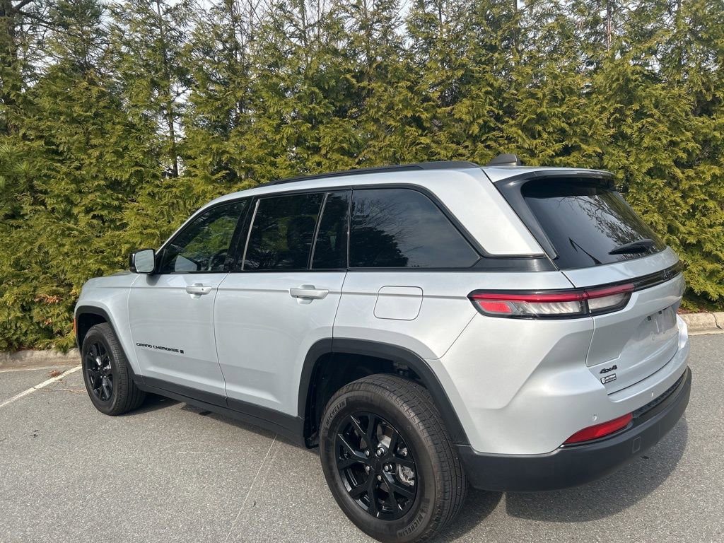 Used 2024 Jeep Grand Cherokee Altitude image 26