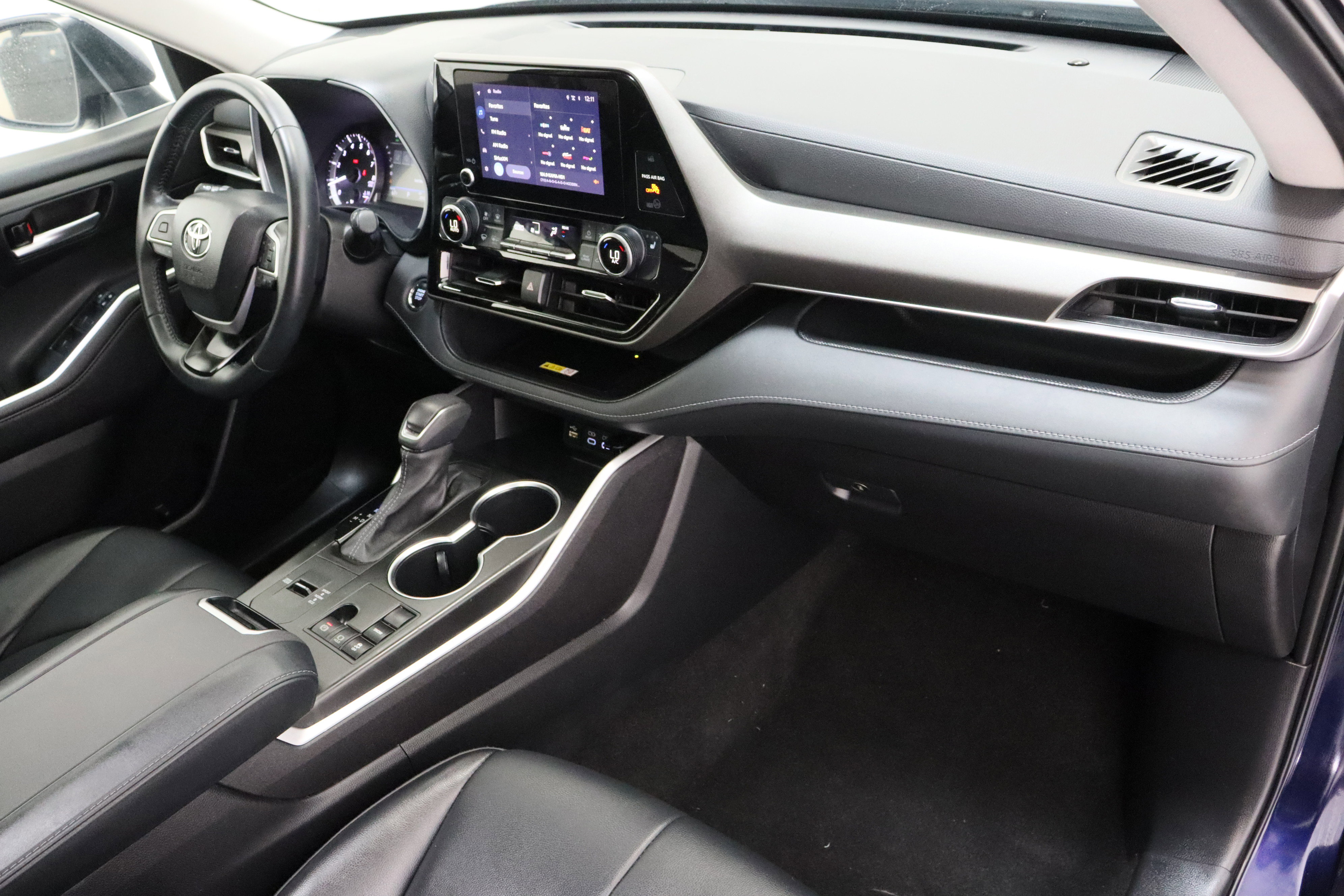 Used 2023 Toyota Highlander XLE image 40