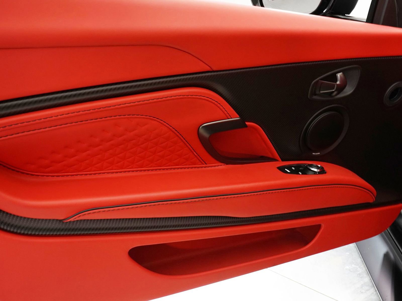 Used 2022 Aston Martin DBS Superleggera Volante image 16