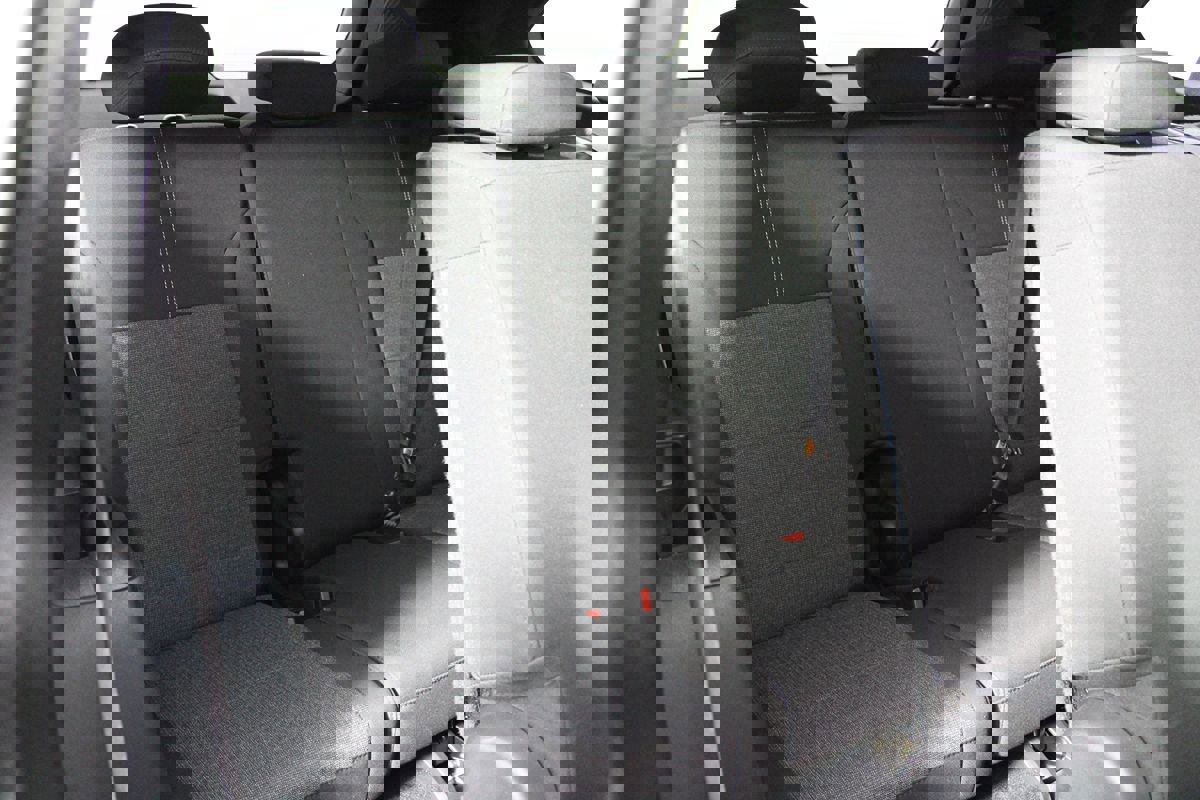 Used 2025 GMC Acadia Elevation image 30