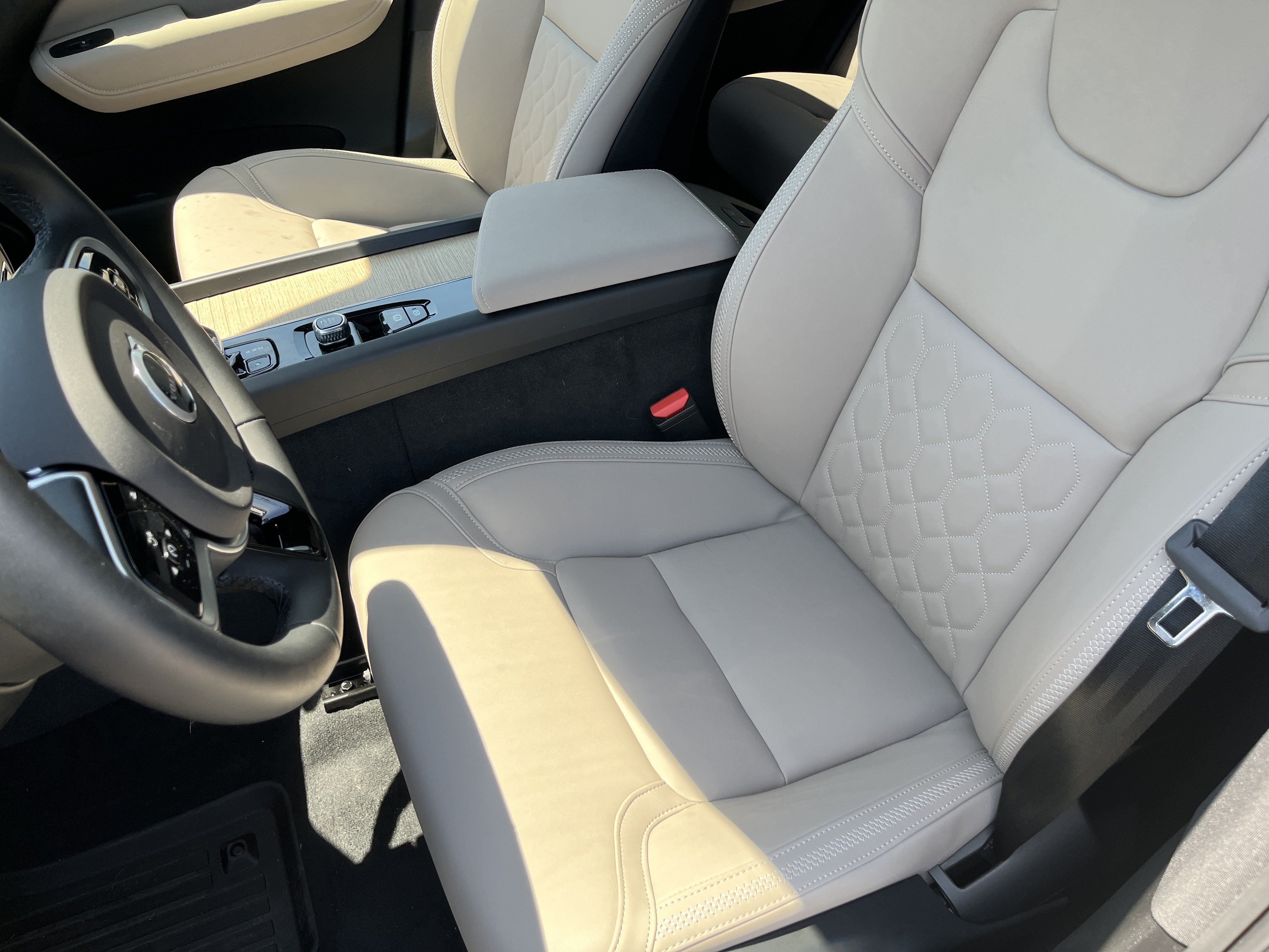 New 2026 Volvo XC60 B5 Plus w/ Protection Package Premier AWD/4WD image 22