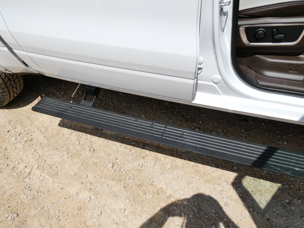 New 2026 RAM 1500 Laramie w/ Laramie Southwest Edition AWD/4WD image 9