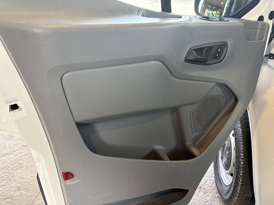 Used 2017 Ford Transit 350 XL image 17