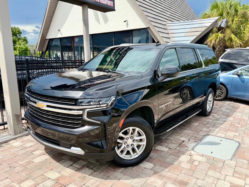 Used 2023 Chevrolet Suburban LT RWD image 1