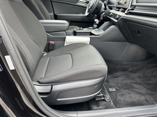 Certified 2025 Kia Sportage LX image 16