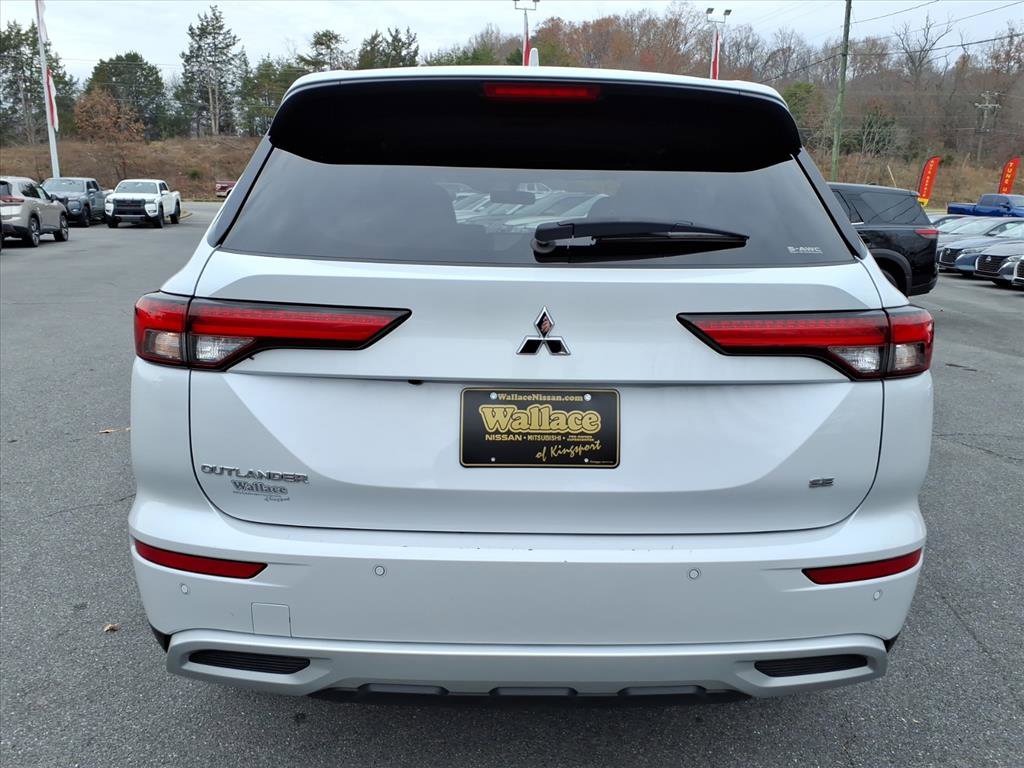 Used 2024 Mitsubishi Outlander SE image 16