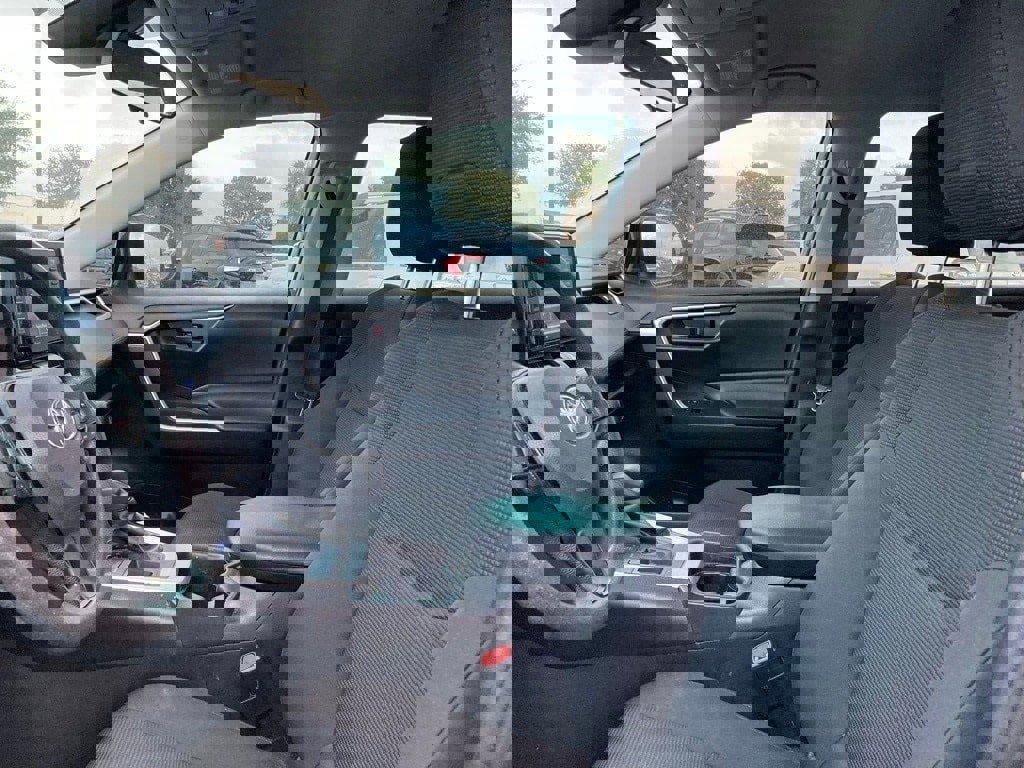 Used 2021 Toyota RAV4 LE w/ Carpet Mat Package (TMS) image 9