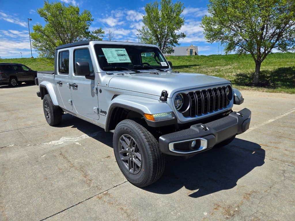 Used 2024 Jeep Gladiator Sport video 1