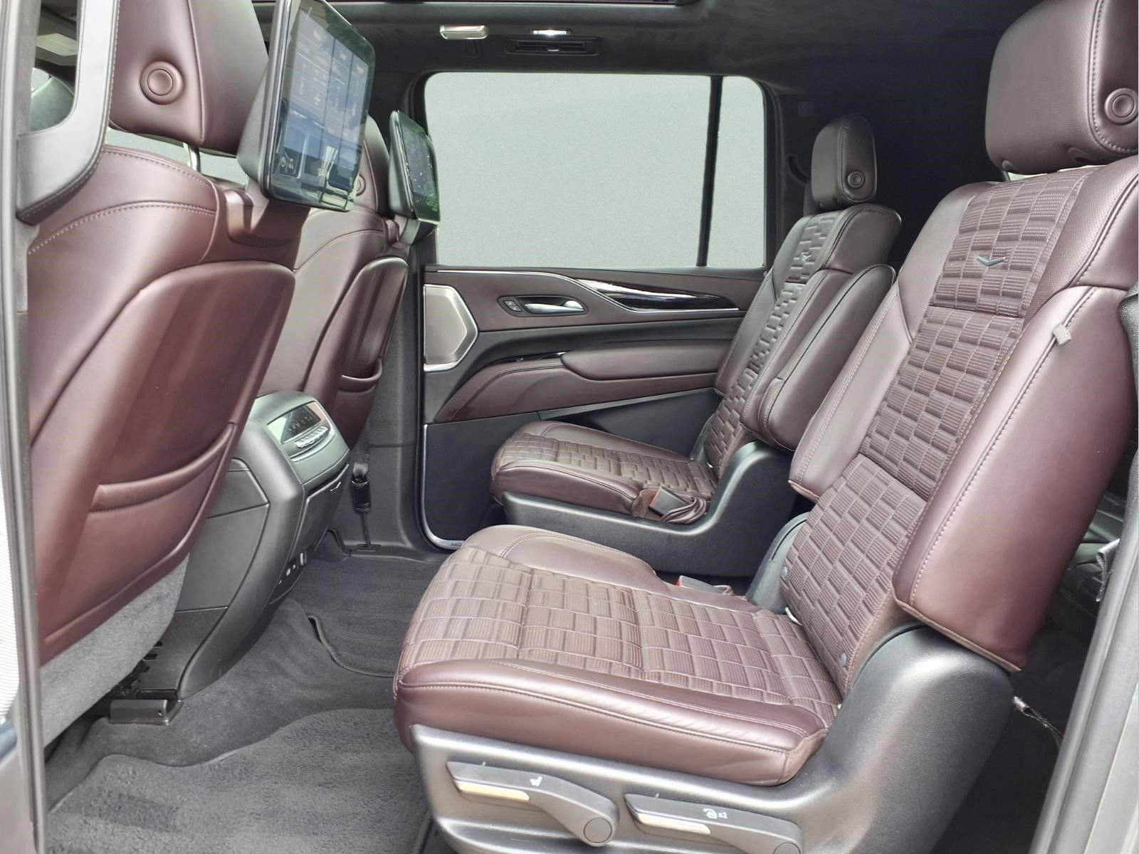Used 2021 Cadillac Escalade ESV Sport Platinum AWD/4WD image 11