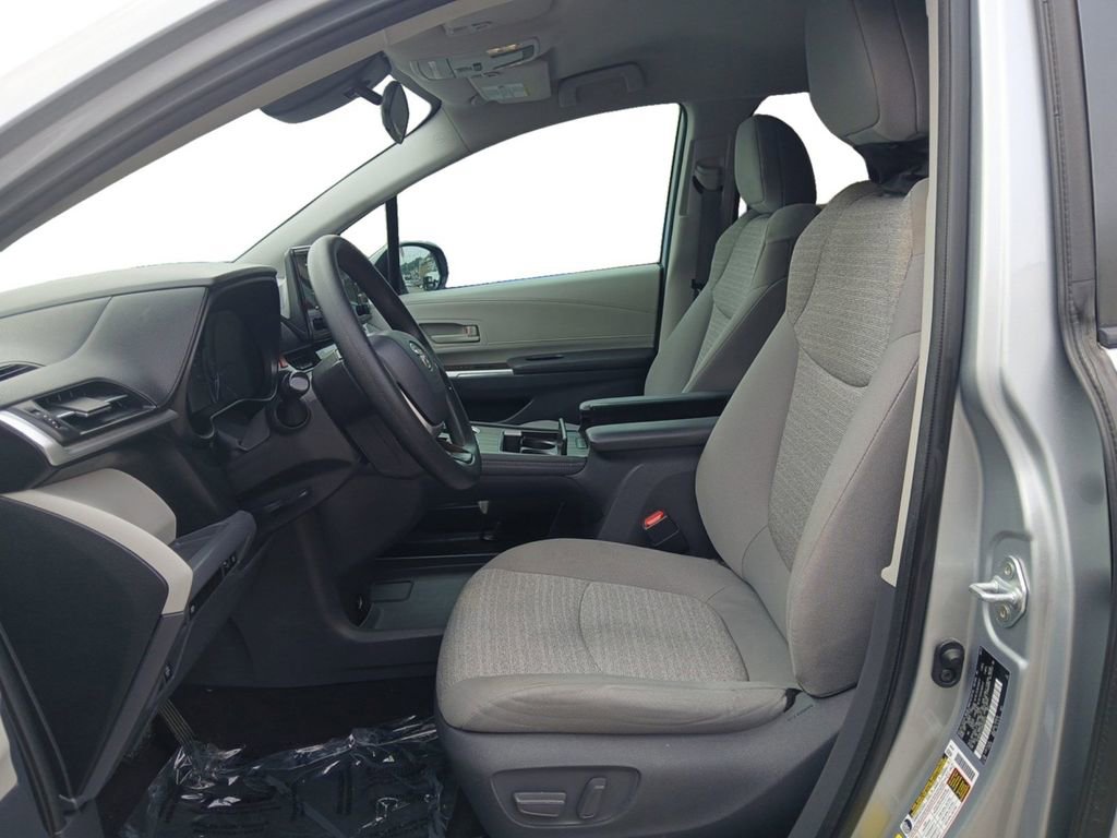 Used 2021 Toyota Sienna LE FWD image 9