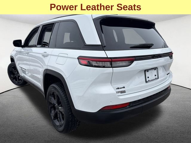 Used 2023 Jeep Grand Cherokee Limited w/ Black Appearance Package image 10