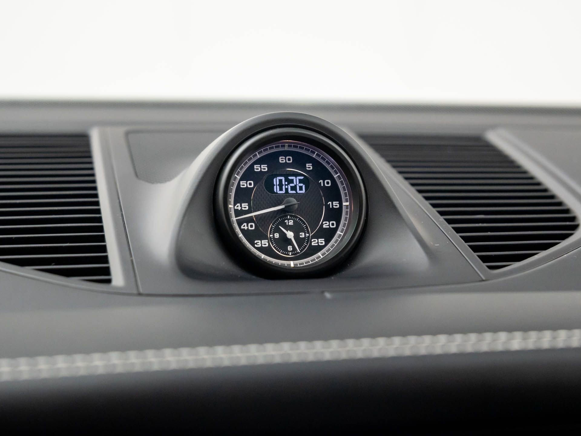 Certified 2025 Porsche Macan GTS image 29