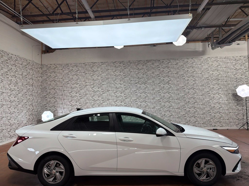 New 2026 Hyundai Elantra SE FWD image 8