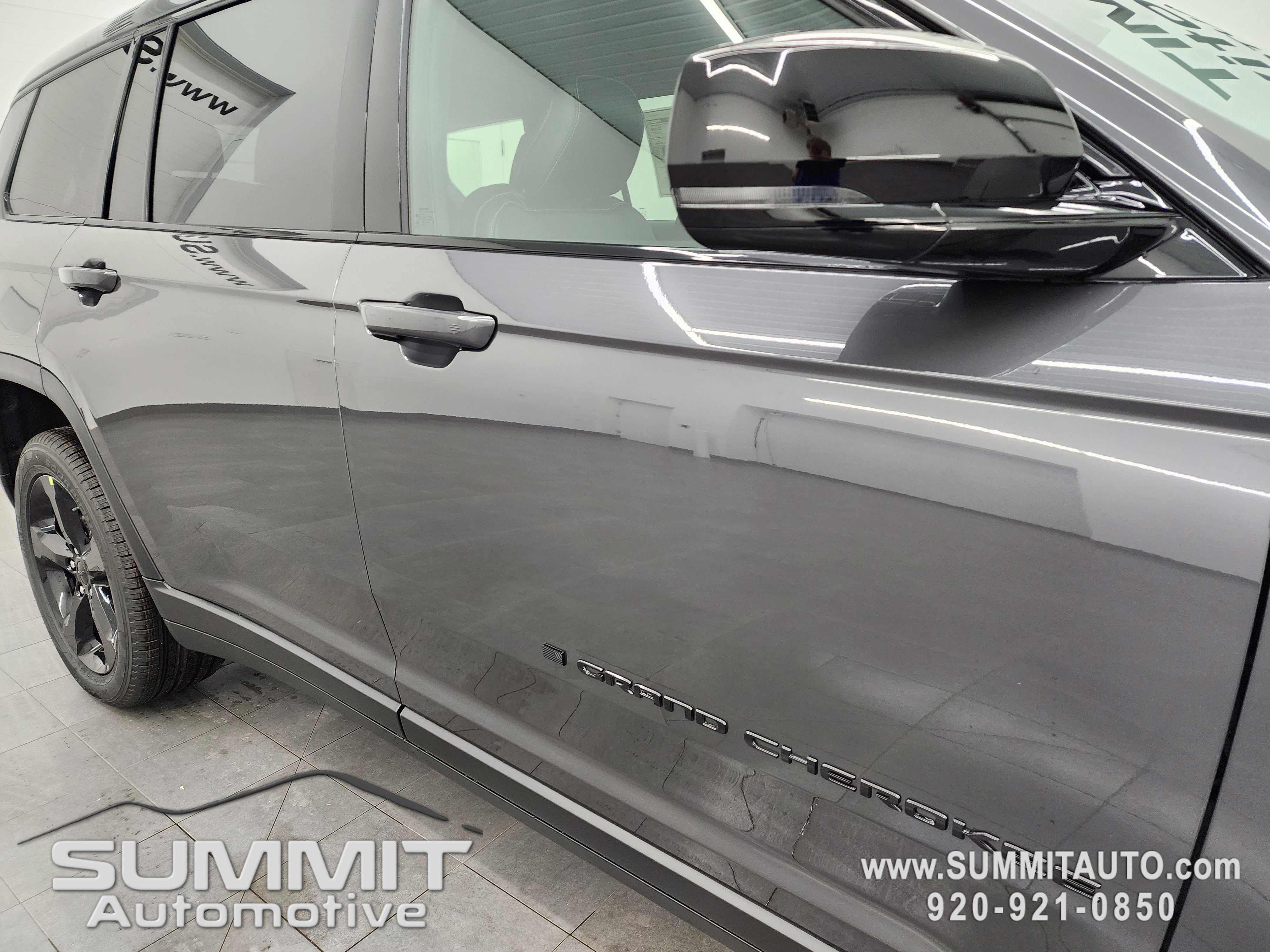 New 2025 Jeep Grand Cherokee L Limited w/ Black Appearance Package image 27