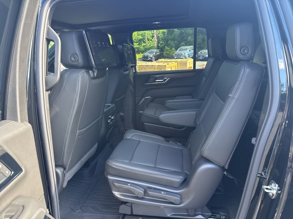 New 2026 GMC Yukon XL Denali w/ Denali Reserve Package AWD/4WD image 11