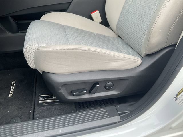 Used 2023 Nissan Rogue SV image 26