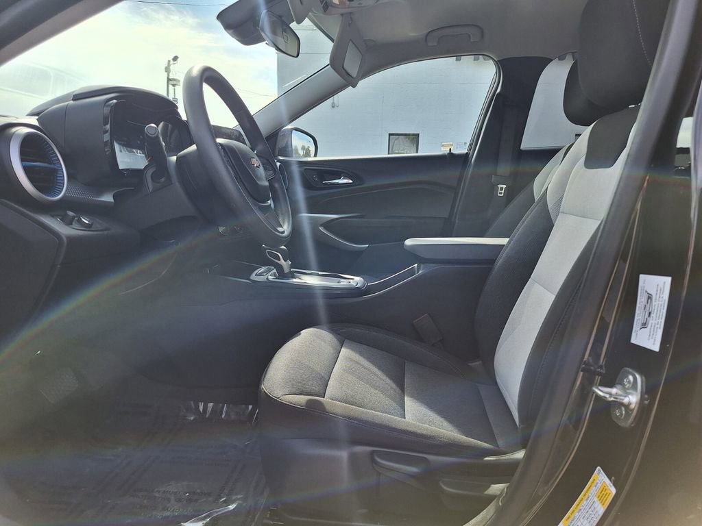 Used 2024 Chevrolet Trax LS w/ LS Convenience Package image 11
