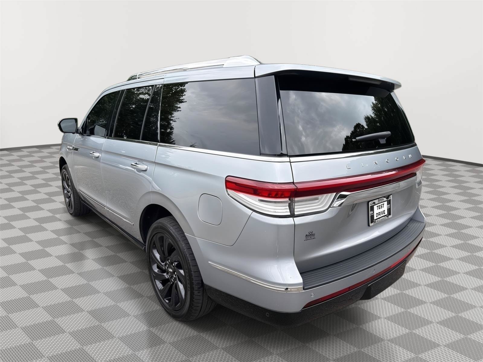 Used 2023 Lincoln Navigator Reserve AWD/4WD image 8