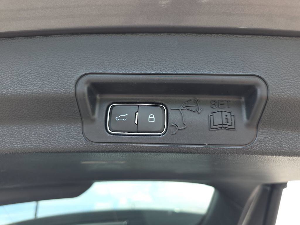 Used 2023 Ford Explorer XLT RWD image 32